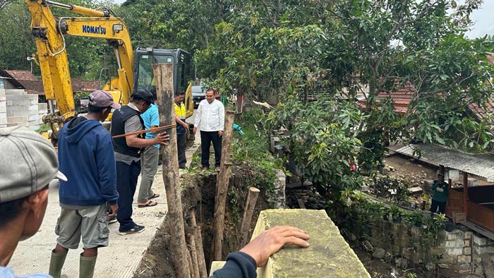 Bupati Blora Arief Rohman Tinjau Longsoran di Kalisari, Respons Cepat Hadapi Dampak Hujan Deras