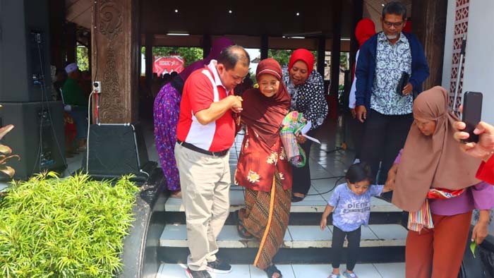 Bupati Semarang Ajak Warga Manfaatkan Bantuan Sosial Pemkab untuk Kesejahteraan