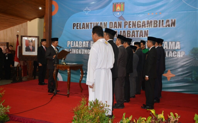Terapkan Sistem Merit, Pj Bupati Cilacap Lantik 8 Pejabat Baru