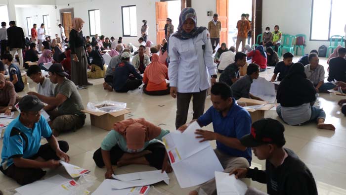 KPU Demak Temukan Kekurangan Surat Suara untuk DPR RI Selama Pelipatan 