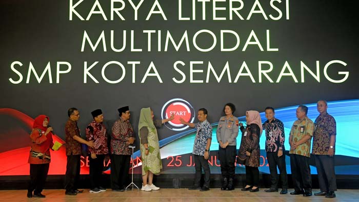 Wali Kota Semarang Luncurkan Puluhan Ribu Karya Literasi Siswa dalam Event MKKS SMP