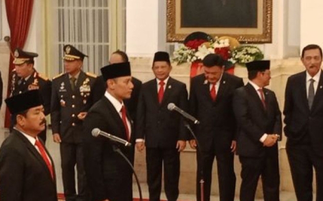 Presiden Jokowi Lantik Hadi Tjahjanto jadi Menkopolhukam dan AHY Sebagai Menteri ATR