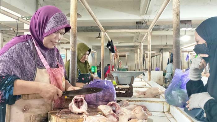 Harga Ayam Potong dan Telur Melambung Jelang Ramadan