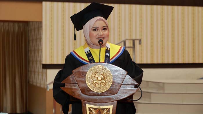 Cerita Diva Meisya: Dari Tantangan Pandemi Hingga Jadi Wisudawan Pertama FTMM UNAIR