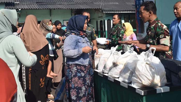 150 Paket Sembako Ludes Dalam Waktu Singkat di Pasar Murah Demak