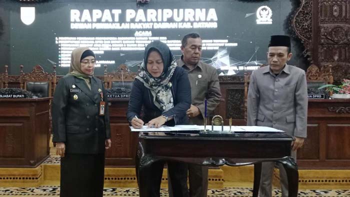 Pj Bupati Batang dan DPRD Tetapkan Tujuh Raperda untuk Tingkatkan Kesejahteraan Masyarakat