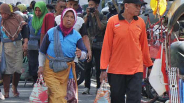 Safari Ramadhan di Sragen: Bupati dan Wakil Bupati Beri Bantuan 1.952 Paket Sembako