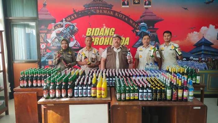 Operasi Gabungan di Demak Berhasil Sita 594 Botol Miras