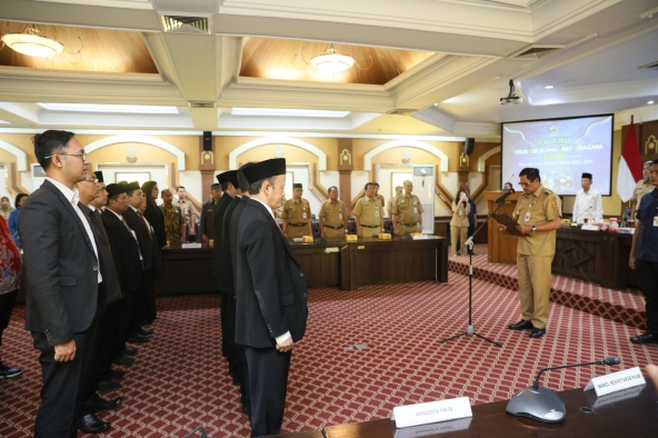 Kukuhkan Pengurus FKUB, Pj Gubernur Jateng: Iklim Kondusif dan Damai Harus Terus Dijaga