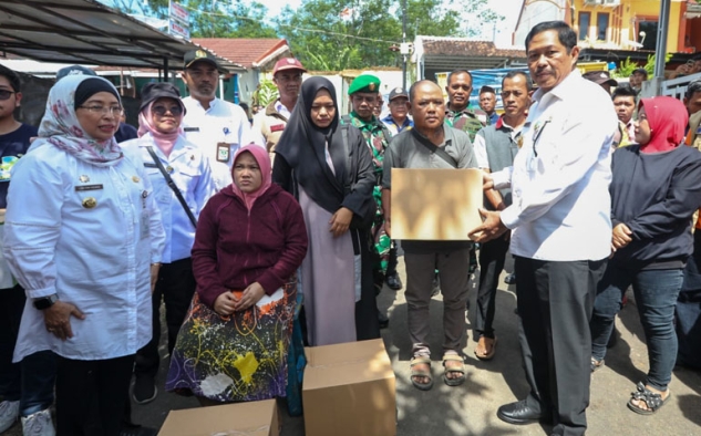 Pastikan Korban Tertangani, Pj Gubernur Jateng Cek Langsung Masyarakat Terdampak Gempa Batang