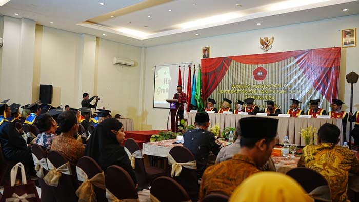 Sekda Demak Hadiri Wisuda UNISFAT Angkatan XVI, Minta Alumni Kembangkan Softskill