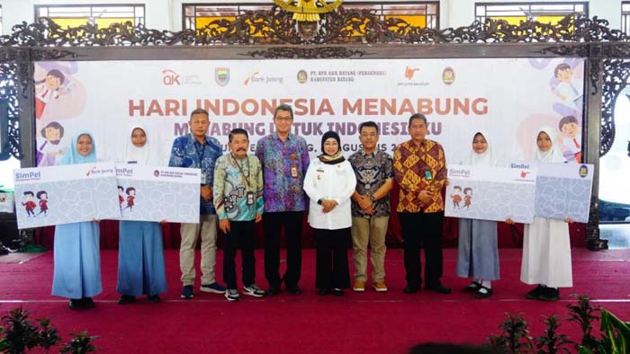 300 Pelajar di Batang Terima Tabungan Pelajar dari OJK dalam Peringatan Hari Indonesia Menabung