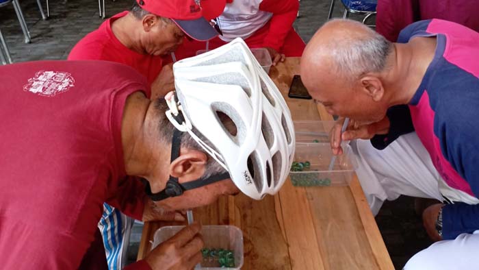 Semangat Kebangsaan Klub Sepeda Ontel Ario Penangsang Blora Sambut HUT ke-79 RI