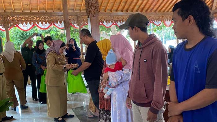 Pemkab Batang Salurkan Bantuan Pangan untuk 7.595 Keluarga Risiko Stunting