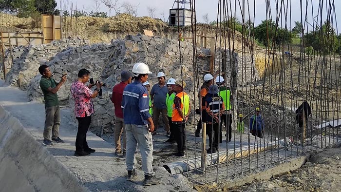 Plt Bupati Blora Tinjau Progres Pembangunan Bendung Sambongrejo, Capai Target Mingguan dengan Deviasi Positif
