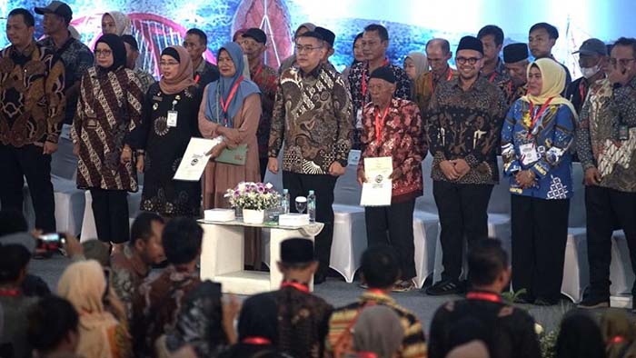 Warga Batang Terima 1.500 Sertifikat Tanah, Program PTSL Dukung Kepastian Hukum dan Ekonomi