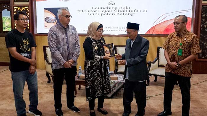 Pegiat Literasi Batang Luncurkan Buku "Mencari Jejak Mbah Rifa’i" untuk Kenalkan Pahlawan Nasional