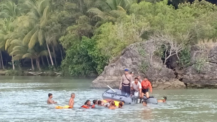 Terseret Arus Muara, Tiga Wisatawan Asal Ponorogo Meninggal di Pacitan