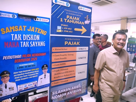 Ahmad Luthfi Tinjau Samsat, Warga Antusias Manfaatkan Pemutihan Pajak Kendaraan