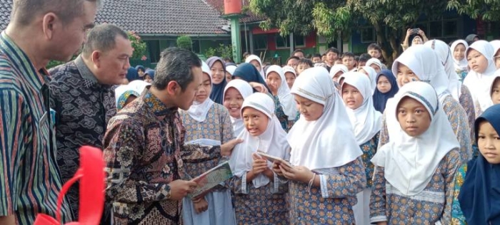 Wamendikdasmen Tanda Tangani Komitmen Trigatra Bangun Bahasa di Banyumas