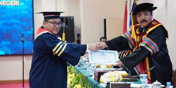 Selamat! Pimpinan Kemenkum Jateng Raih Gelar Doktor dari IPDN, Disertasinya Berakronim Sesuai Nama