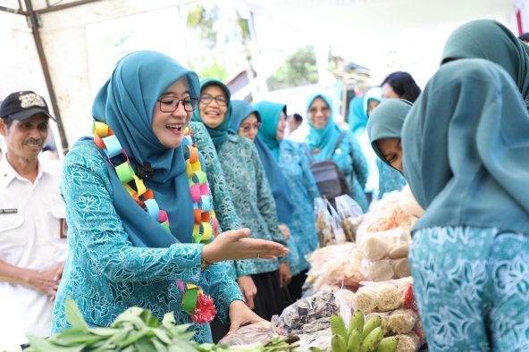 Masifkan Rabu Pon, Nawal Yasin Dorong Pelibatan Kelompok Wanita Tani 