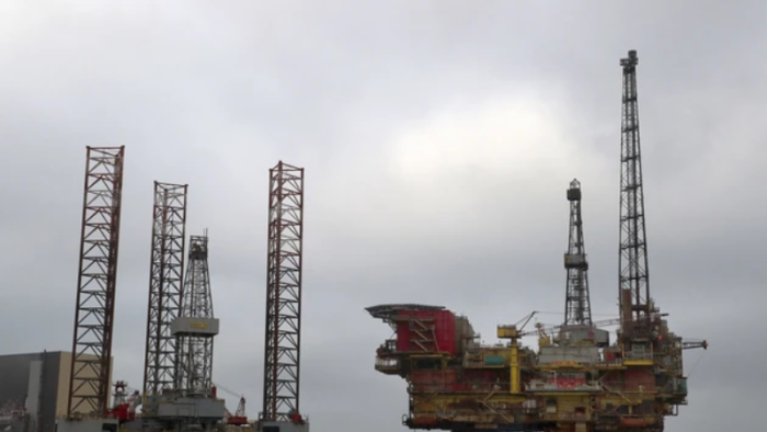 Harga Minyak Dunia Melemah, Pasar Tunggu Hasil Pertemuan Trump–Putin