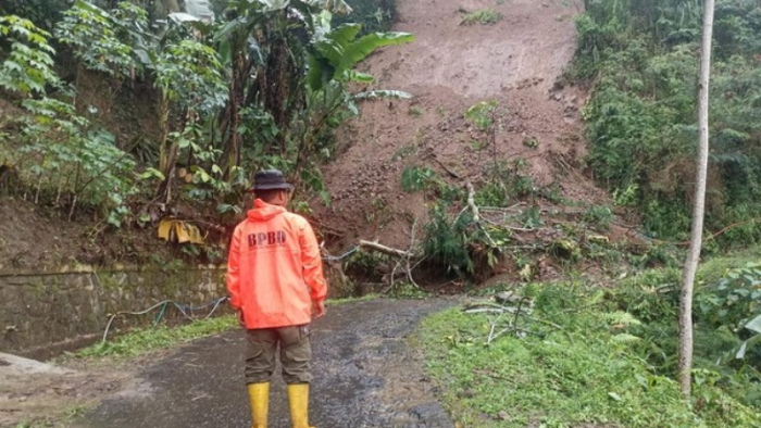 Longsor di Banjarnegara Timpa Rumah Warga dan Tutup Akses Jalan