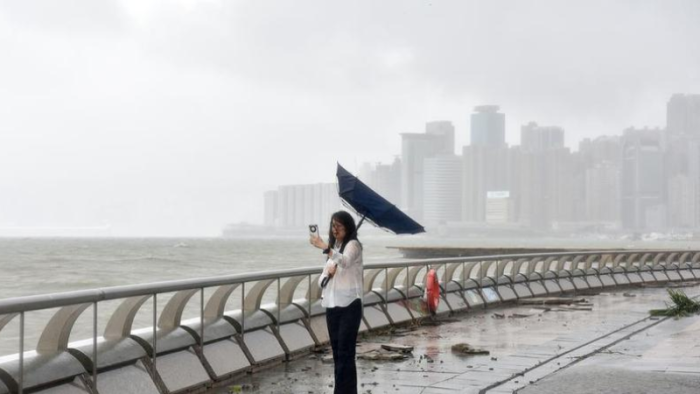 Hong Kong Rendahkan Status Peringatan Setelah Topan Ragasa Bergerak Menjauh