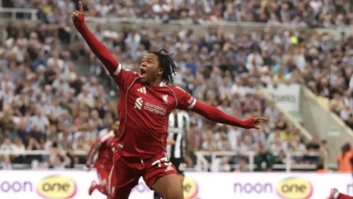 Rio Ngumoha Resmi Teken Kontrak Profesional Pertama dengan Liverpool