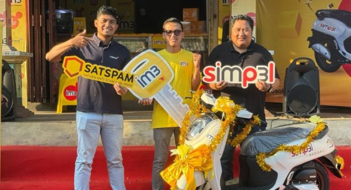 Indosat Hadiahi Dua Outlet Terbaik di Jawa Tengah dengan Sepeda Motor