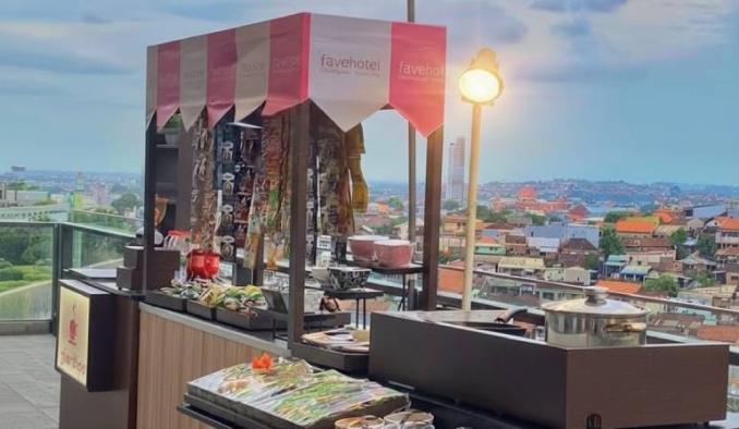 Favehotel Simpang Lima Hadirkan Angkringan: Mulai Rp 5.000 dengan View Perkotaan