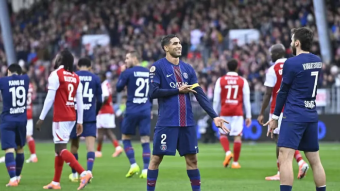 Hakimi Cetak Brace, PSG Taklukkan Brest 3-0 dan Kembali ke Puncak Klasemen