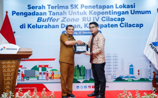 Gubernur Luthfi Serahkan SK Penetapan Lokasi Buffer Zone Kilang Pertamina Cilacap