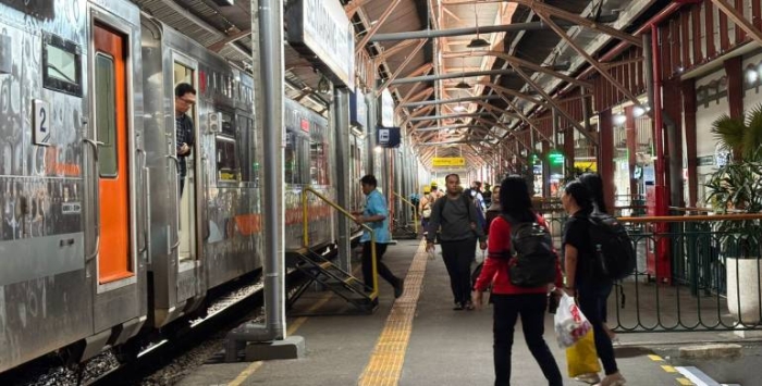 Enam Perjalanan Kereta dari Daop 4 Berjalan Memutar, Imbas Banjir di Alastua Semarang