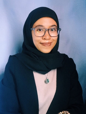 Berbekal Ketekunan, Mahasiswi FIB UNAIR Raih Anugerah Sutasoma Terbaik dari Balai Bahasa Jawa Timur