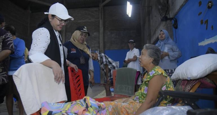 Tinjau Titik-Titik Pengungsian, Wali Kota Semarang Agustina Pastikan Bantuan Tersalurkan