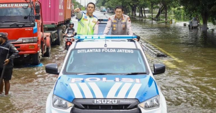 Kapolda Jateng Cek Banjir di Genuk Semarang, Pastikan Berikan Layanan Terbaik untuk Masyarakat