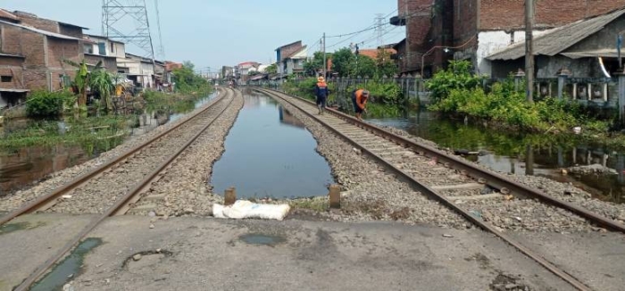 KAI Daop 4 Semarang Tinggikan Rel di JPL 05 Kaligawe untuk Mitigasi Risiko Banjir dan Kelancaran Perjalanan KA