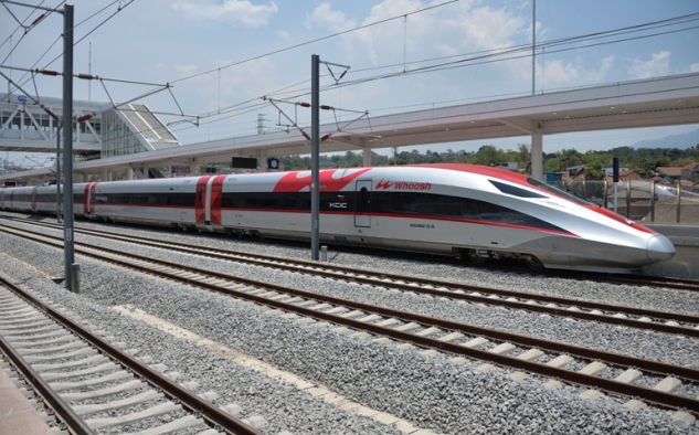 Sehari Bersama Whoosh: Dalam Sekejap, Bandung Terasa Lebih Dekat