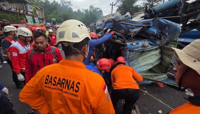 Tim SAR Cilacap Selamatkan 3 Orang yang Terlibat Kecelakaan di Kalijambe Purworejo