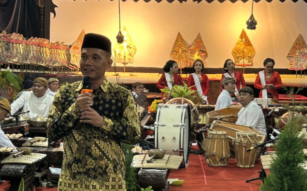 Gotong Royong Pentaskan Wayang Kulit 30 Jam Nonstop, Sumanto Apresiasi Paguyuban Dalang Karanganyar