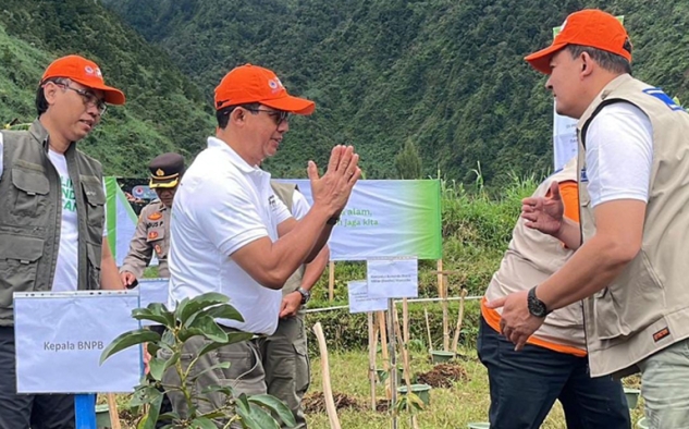 BNPB Tanam Ratusan Ribu Pohon di Bukit Swiss Van Java 