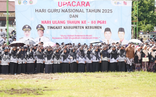 Diikuti Ribuan Guru, Peringatan HGN dan HUT PGRI ke-80 di Kebumen Berlangsung Meriah