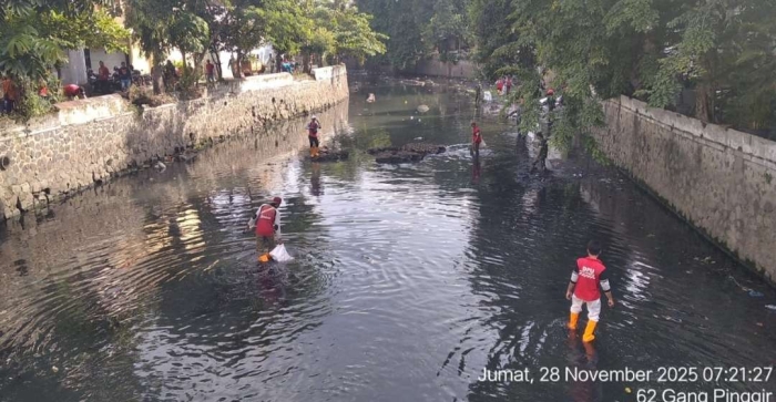 Pemkot Resik-resik Kali Semarang