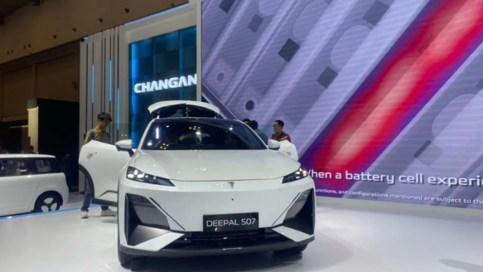 Changan resmi meluncurkan E-SUV terbaru mereka, Deepal SO7, di Indonesia.