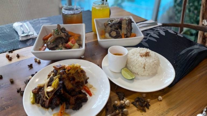 Rayakan Cita Rasa Legendaris dengan Tiga Kreasi Istimewa Sop Buntut di Oak Tree Semarang