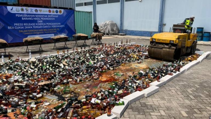 Bea Cukai Jateng DIY Musnahkan 24 Juta Batang Rokok Ilegal dan 4.800 Karton MMEA