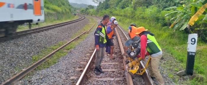 KAI Daop 5 Purwokerto Tuntaskan Penggantian Rel, Perkuat Keandalan Jalur Menjelang Nataru 