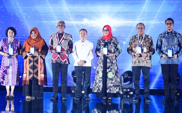 Pemprov Jateng Borong Penghargaan di Ajang Anugerah Data dan Teknologi Pendidikan 2025